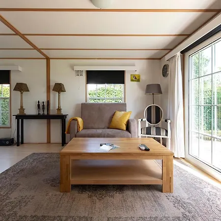 Chalet 47, Betoverend Oisterwijkse Bosverblijf ~ Uitzicht Oisterwijk